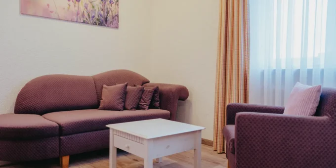 Doppelzimmer-Couch--Hotel-Angermeier3